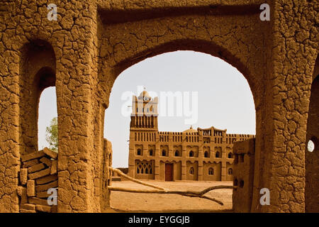 Au Niger, le Centre du Niger, Tahoa, région de brique de boue ; mosquée traditionnelle Village Yaama Banque D'Images