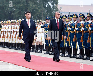 Beijing, Chine. 29 juillet, 2015. Le président chinois Xi Jinping est titulaire d'une cérémonie de bienvenue pour son homologue turc, Recep Tayyip Erdogan, avant leur réunion dans le Grand Hall du Peuple à Beijing, capitale de Chine, le 29 juillet 2015. © Zhang Duo/Xinhua/Alamy Live News Banque D'Images