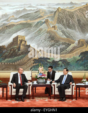 Beijing, Chine. 29 juillet, 2015. Zhang Dejiang (R), président du Comité permanent de l'Assemblée populaire nationale (APN), rencontre avec le Président turc, Recep Tayyip Erdogan, au Palais du Peuple, à Beijing, Chine, le 29 juillet 2015. © Pang Xinglei/Xinhua/Alamy Live News Banque D'Images