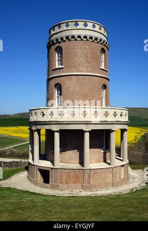 Clavell Tower, debout sur les falaises au-dessus de la baie de Kimmeridge, Dorset, Royaume-Uni. Banque D'Images