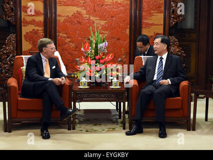 Beijing, Chine. 29 juillet, 2015. Le vice-Premier ministre chinois Wang Yang (R) rencontre avec le président de la Chambre de Commerce Internationale (CCI) Harold McGraw III à Beijing, Chine, le 29 juillet 2015. © Rao Aimin/Xinhua/Alamy Live News Banque D'Images