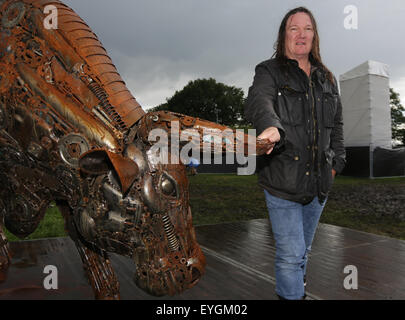 Le Wacken, Allemagne. 29 juillet, 2015. Thomas Jensen, fondateur et organisateur de l'W.O.A. (Wacken Open Air), pose sur le site du festival au Wacken, Allemagne, 29 juillet 2015. Heavy metal fans de partout dans le monde viennent à Wacken à célébrer le plus grand festival de heavy metal. Photo : AXEL HEIMKEN/dpa/Alamy Live News Banque D'Images