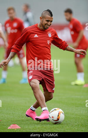 Munich, Allemagne. 29 juillet, 2015. Nouvelle signature Arturo Vidal de la Bundesliga allemande soccer club FC Bayern Munich assiste à la session de formation à Munich, Allemagne, 29 juillet 2015. Photo : Andreas GEBERT/dpa/Alamy Live News Banque D'Images