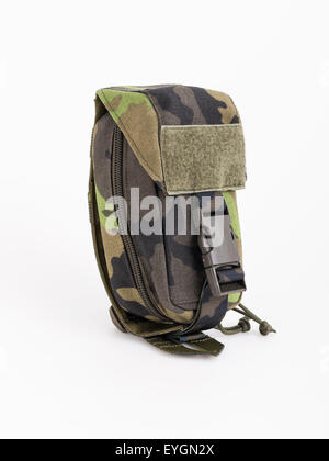 Billet d'une trousse de premiers secours pour le camouflage des logements pour les touristes et de l'armée. Banque D'Images