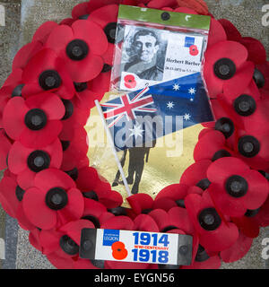 La couronne de pavot pour la première guerre mondiale, un soldat pendant la PREMIÈRE GUERRE MONDIALE commémoration de la centenaire Banque D'Images