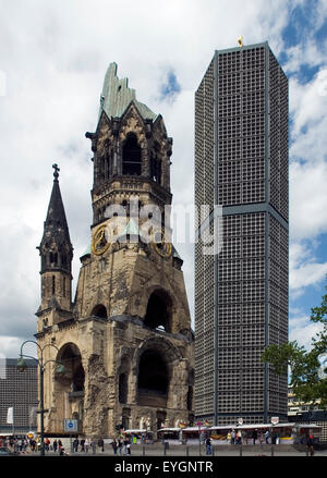 À l'église Gedaechtniskirche Kurfuersten Damm Boulevard Berlin Allemagne Europe Banque D'Images