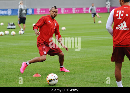 Munich, Allemagne. 29 juillet, 2015. Arturo Vidal assiste à une session de formation à Munich, Allemagne, 29 juillet 2015. Le Bayern Munich se prépare pour la prochaine saison de Bundesliga 2015-2016. Photo : Andreas GEBERT/dpa/Alamy Live News Banque D'Images