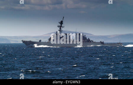 USS Laboon un destroyer de classe Arleigh Burke, lors des exercices de l'OTAN au large de l'Écosse. Banque D'Images