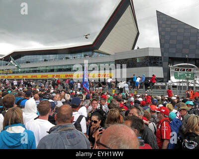 Les foules au Grand Prix de Grande-Bretagne à Silverstone F1 Banque D'Images