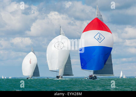 Cowes, île de Wight, Royaume-Uni, mercredi, 29 juillet 2015. Trois magnifiques yachts J-Class (Ranger, Lion et Velsheda) participer à la course autour de l'île. L'événement est organisé par le le Royal Yacht Squadron (Rys) dans le cadre de leur bicentenaire International Regatta. Crédit : Sam Kurtul / Alamy Live News Banque D'Images