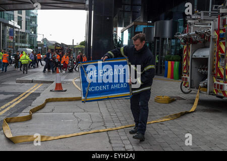 Dublin, Irlande. 29 juillet, 2015. Exercice d'incendie au siège de Google à Barrow Street à Dublin, quais de silicium a été effectuée cet après-midi par les pompiers de Dublin de l'unité de commandement des Scania P230 © Grant Vélaires/ZUMA/Alamy Fil Live News Banque D'Images