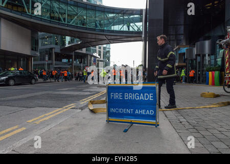 Dublin, Irlande. 29 juillet, 2015. Exercice d'incendie au siège de Google à Barrow Street à Dublin, quais de silicium a été effectuée cet après-midi par les pompiers de Dublin de l'unité de commandement des Scania P230 © Grant Vélaires/ZUMA/Alamy Fil Live News Banque D'Images