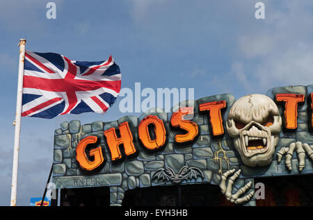 Ghost Train Entrée sur Great Yarmouth, Norfolk en Angleterre Britannia Pier Banque D'Images