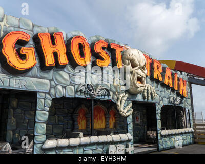 Ghost Train Entrée sur Great Yarmouth, Norfolk en Angleterre Britannia Pier Banque D'Images