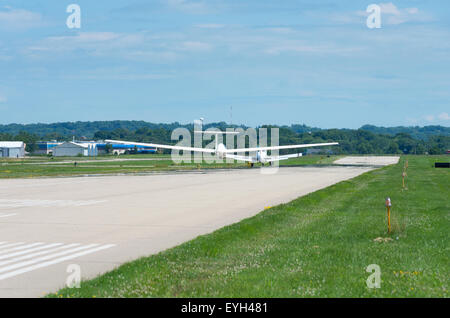 Planeur planeur ou traîné par avion de remorquage à l'aéroport municipal d'faribault au Minnesota Banque D'Images