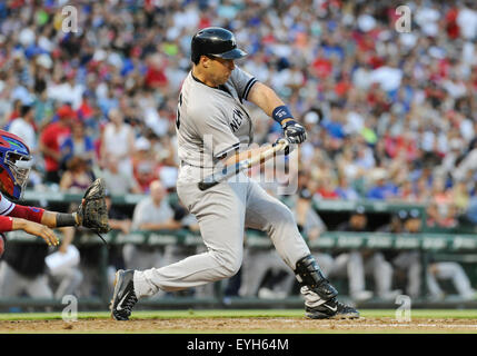 JUL 28, 2015 : New York Yankees premier but Mark Teixeira # 25 lors d'un match entre la MLB Yankees de New York et les Rangers du Texas à Globe Life Park à Arlington, TX New York Texas défait 21-5 Banque D'Images