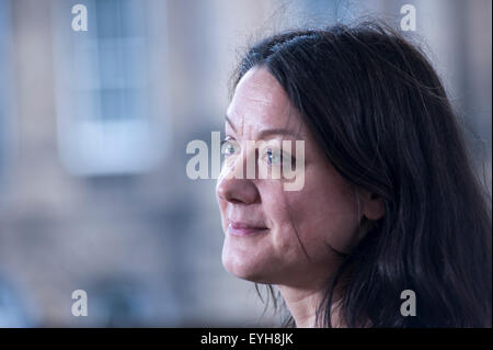 Naturaliste, écrivain et historien, Helen MacDonald, apparaissant à l'Edinburgh International Book Festival. Banque D'Images