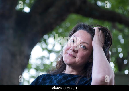 Naturaliste, écrivain et historien, Helen MacDonald, apparaissant à l'Edinburgh International Book Festival. Banque D'Images