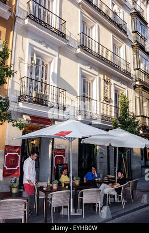 Madrid Espagne,Europe,Espagnol,Recoletos,Salamanca,Taberna Embroque,extérieur,terrasse extérieure trottoir extérieur tables extérieures,hispanique latin Latino eth Banque D'Images