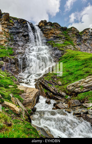 Ruisseau de montagne Grossglockner (en juillet). Altitude : 2600m Banque D'Images