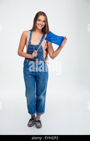 Portrait of a happy woman holding european union flag isolé sur un fond blanc. Looking at camera Banque D'Images