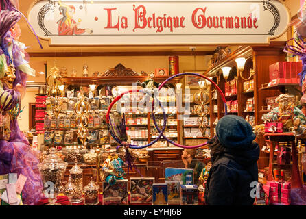 Boutique de chocolat dans la Grande Place, Bruxelles Banque D'Images