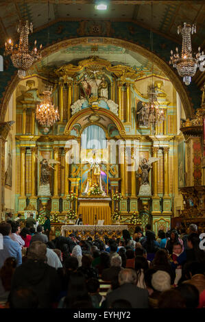 Autel de l'Iglesia del Carmen de Ascuncion, Cuenca, Équateur Banque D'Images