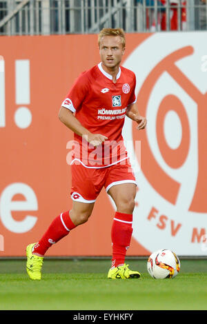 Mainz, Allemagne. 29 juillet, 2015. Mainz' Pierre Bengtsson en action au cours de l'essai 1er match de football FSV Mainz 05 vs Lazio Rome à Mainz, Allemagne, 29 juillet 2015. Photo : Fredrik von Erichsen/dpa/Alamy Live News Banque D'Images