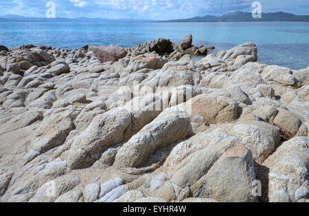 La Sardaigne, Italie : un rocher près de la plage de Golfo Aranci. Banque D'Images