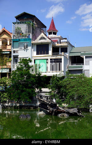 Le B52 bomber épave dans Huu Tiep lake, Hanoi, Vietnam. Banque D'Images