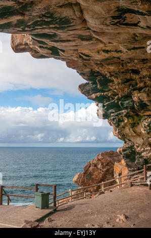 Vue de la grotte au Cap St Blaize à Mosselbay, Afrique du Sud. Il est un important site archéologique Banque D'Images