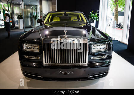 BERLIN - 14 juin 2015 : Une grande voiture de luxe Rolls-Royce Phantom Series II (depuis 2012). Les Classic Days sur Kurfuerstendamm. Banque D'Images