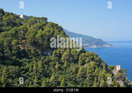 Hôtel El Encinar location avec vue imprenable sur la Méditerranée dans l'ouest de Majorque, îles Baléares, Espagne en juillet. Banque D'Images