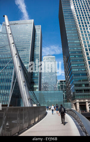 Pont vers Canary Wharf, South Quay Footbridge, - quartier des affaires de Londres (25, rue Bank, 1 place du Canada et 40, rue Bank) Banque D'Images