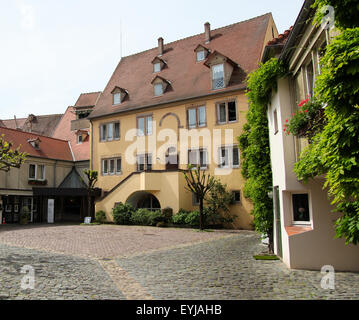 OBERNAI, FRANCE - 11 MAI 2015 : l'architecture typique dans le centre d'Obernai, Bas-Rhin, Alsace, France Banque D'Images