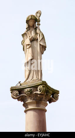 Statue de sainte Odile, à Obernai, Bas-Rhin, Alsace, France Banque D'Images