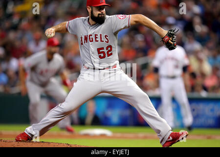 Houston, TX, USA. 30 juillet, 2015. Los Angeles Angels cruche Matt Shoemaker # 52 offre un lancer au cours de la MLB baseball match entre les Astros de Houston et les Los Angeles Angels de Minute Maid Park de Houston, TX. (Obligatoire crédit : Erik Williams/CSM) Credit : csm/Alamy Live News Banque D'Images