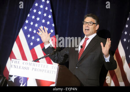 La ville de New York. 29 juillet, 2015. Candidat présidentiel républicain Rick Perry s'exprime à l'événement organisé par le Comité pour libérer la prospérité à Yale Club le 29 juillet 2015 à New York./photo alliance © dpa/Alamy Live News Banque D'Images