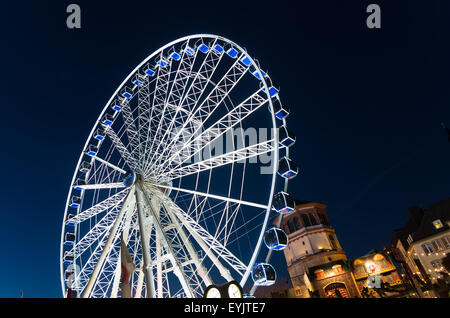 Grande roue pendant la période de Noël. La ville a une des plus grandes fêtes mar Banque D'Images