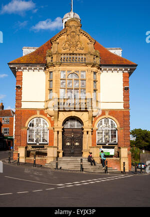 Hôtel de ville historique dans la région de High Street, Marlborough, Wiltshire, England, UK Banque D'Images