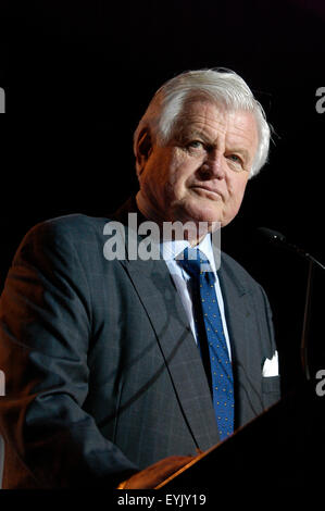 Le sénateur Ted Kennedy, (D-MA), le classement, la santé, l'éducation, droit du travail et de Comité de retraite parle lors de la National Air Traffic Controllers Association (NATCA) réunion annuelle à Washington, D.C.. Banque D'Images