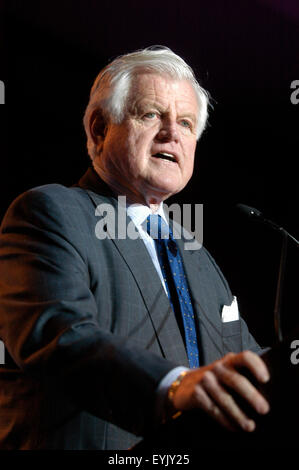 Le sénateur Ted Kennedy, (D-MA), le classement, la santé, l'éducation, droit du travail et de Comité de retraite parle lors de la National Air Traffic Controllers Association (NATCA) réunion annuelle à Washington, D.C.. Banque D'Images