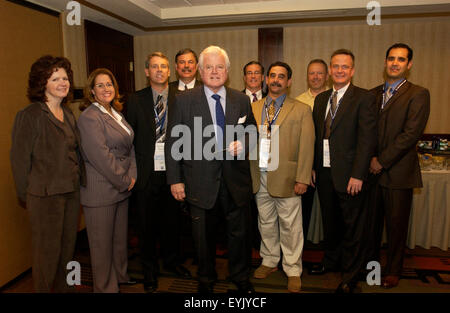 Le sénateur Ted Kennedy, (D-MA), le classement, la santé, l'éducation, droit du travail et de Comité de retraite rencontre les membres de la National Air Traffic Controllers Association (NATCA) à Washington, D.C.. Banque D'Images