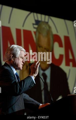 Le sénateur Ted Kennedy, (D-MA), le classement, la santé, l'éducation, droit du travail et de Comité de retraite parle lors de la National Air Traffic Controllers Association (NATCA) réunion annuelle à Washington, D.C.. Banque D'Images