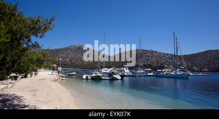 Europa, la Croatie, l'île de Lastovo, province Dalmacia, Mer Adriatique, Skrivena luka, Porto Rosso, Nautic Center Banque D'Images