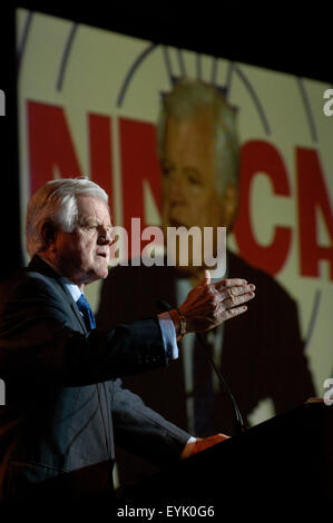 Le sénateur Ted Kennedy, (D-MA), le classement, la santé, l'éducation, droit du travail et de Comité de retraite parle lors de la National Air Traffic Controllers Association (NATCA) réunion annuelle à Washington, D.C.. Banque D'Images