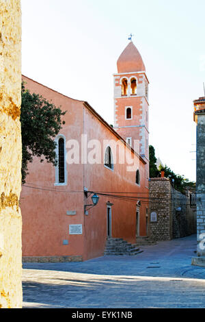 L'église St Justine, Rab Ville sur l''île de Rab, Croatie Banque D'Images