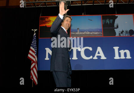 Le sénateur John Kerry (D-MA), prend la parole à la National Air Traffic Controllers Association (NATCA) réunion annuelle à Washington, D.C.. Banque D'Images