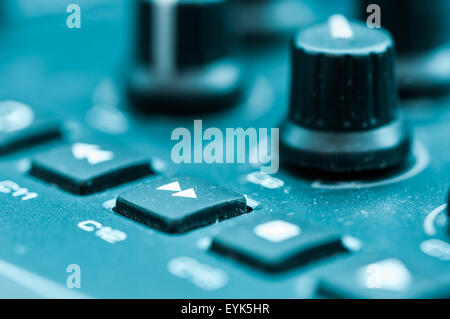 Synthesizer patch panel Close-up sur l'écran tactile bouton bouton Banque D'Images