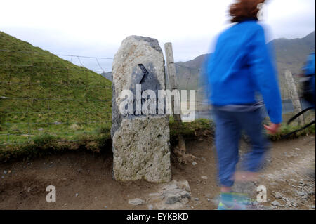 Groupe de randonneurs sur Pgy voie escalade Mont Snowdon Banque D'Images